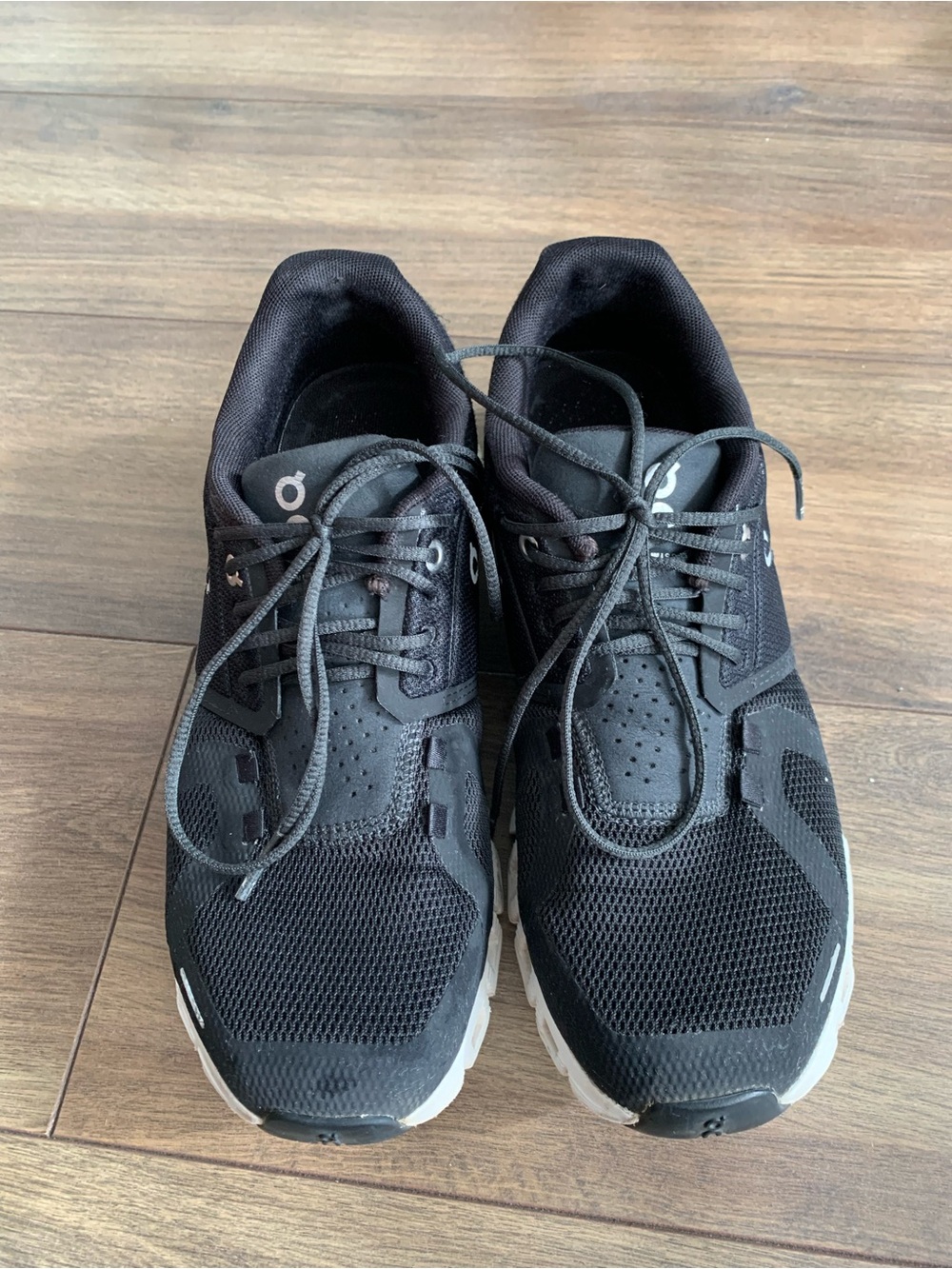 On cloud shoes women size 8.5 black